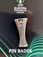 Odznaka Trofeum Liga Konferencji Europy (produkt oficjalny)